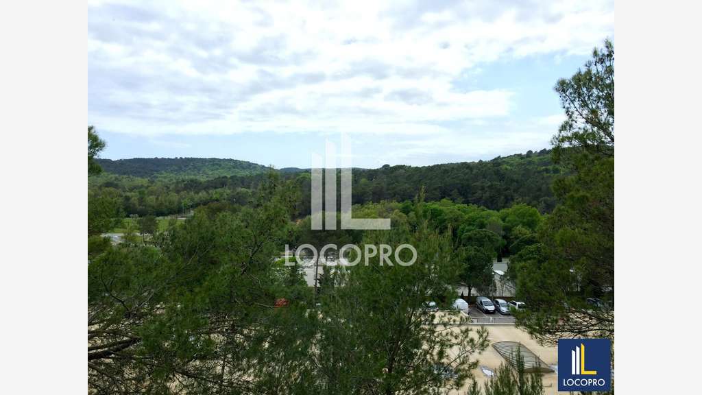 Bureaux de 615m² à louer au 1er étage à Valbonne
