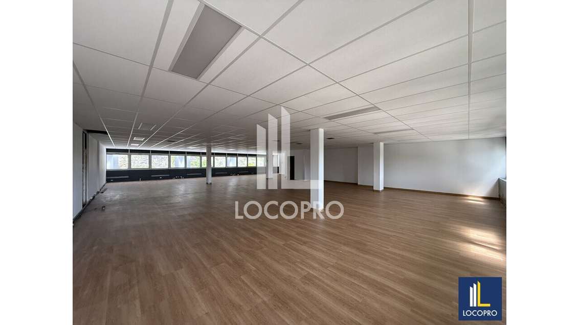 Bureaux de 615m² à louer au 1er étage à Valbonne