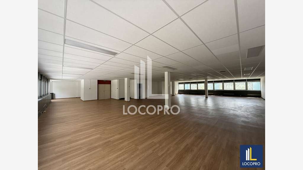 Bureaux de 615m² à louer au 1er étage à Valbonne