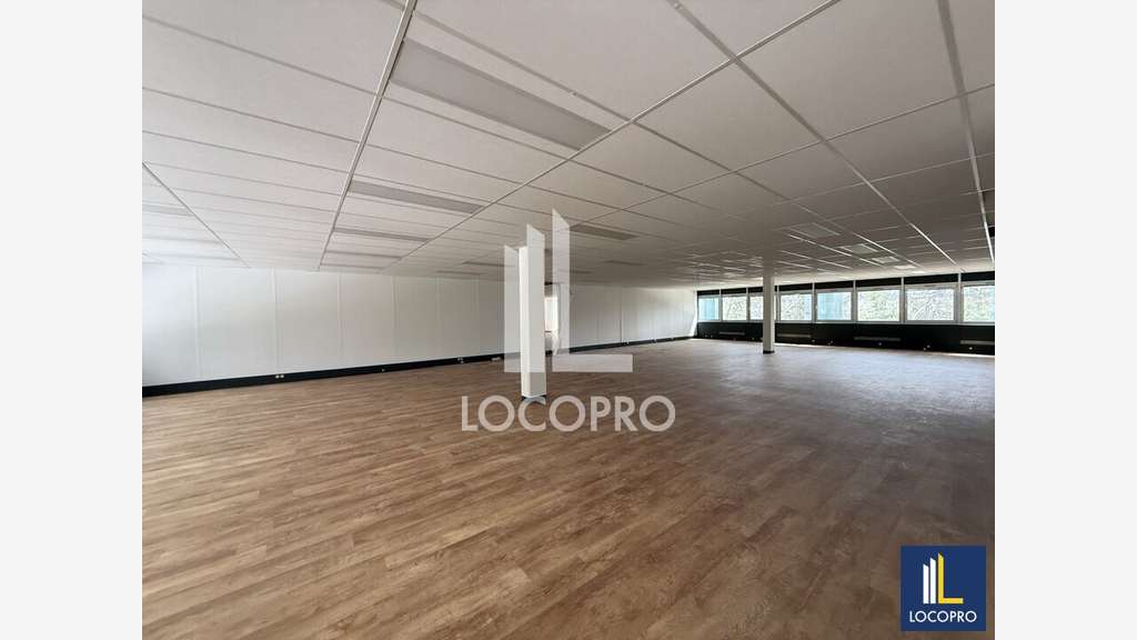 Bureaux de 615m² à louer au 1er étage à Valbonne
