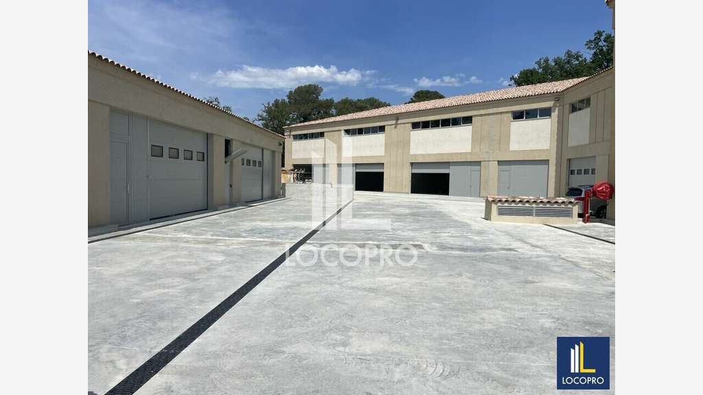 Local d'activité de 2875m² à louer à Valbonne
