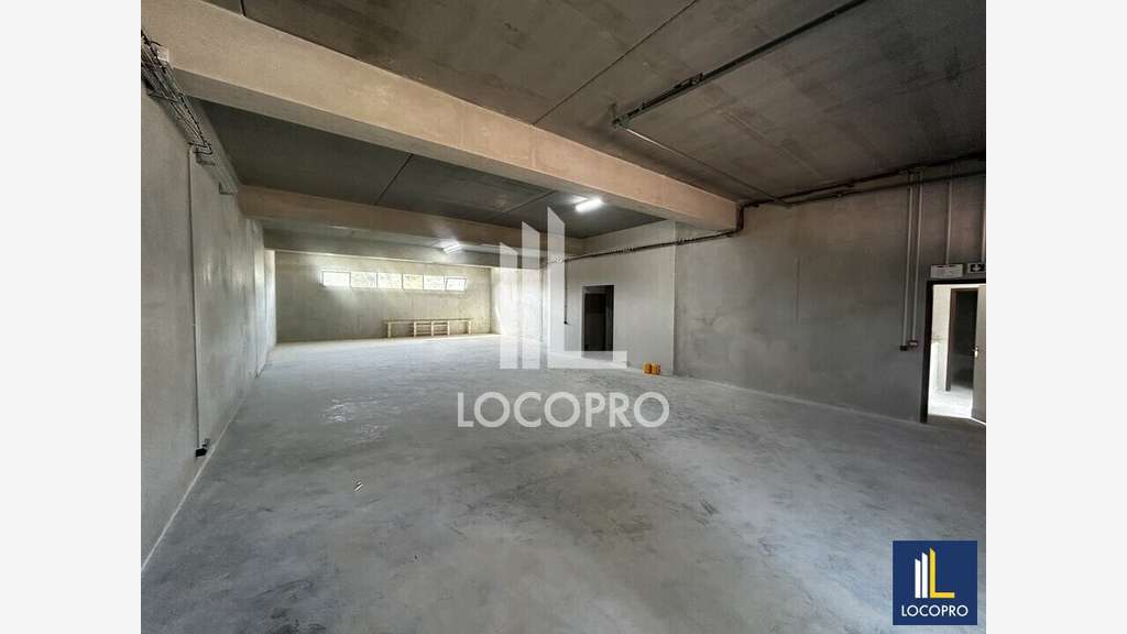 Local d'activité de 2875m² à louer à Valbonne