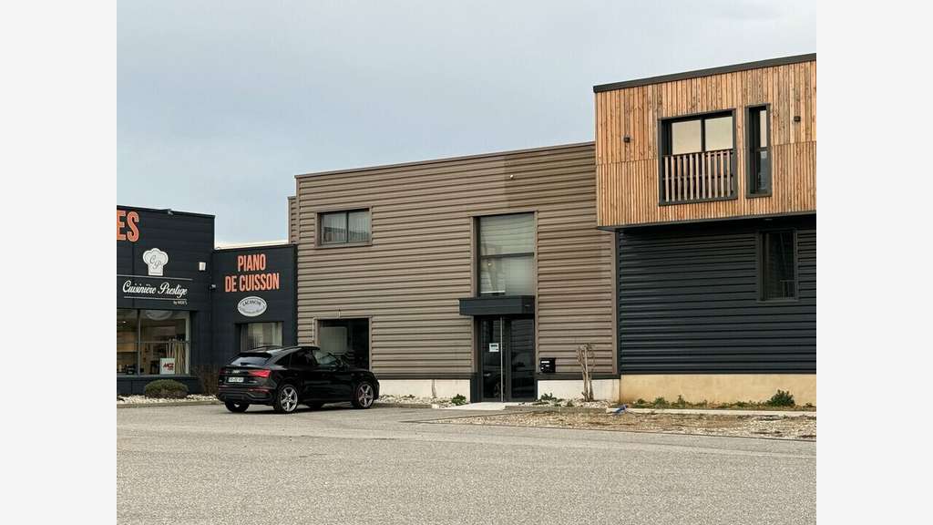 Loue local commercial 150m² St-Marcel-lès-Valence
