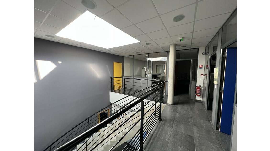 Immeuble de bureaux récent à louer à Valence Sud