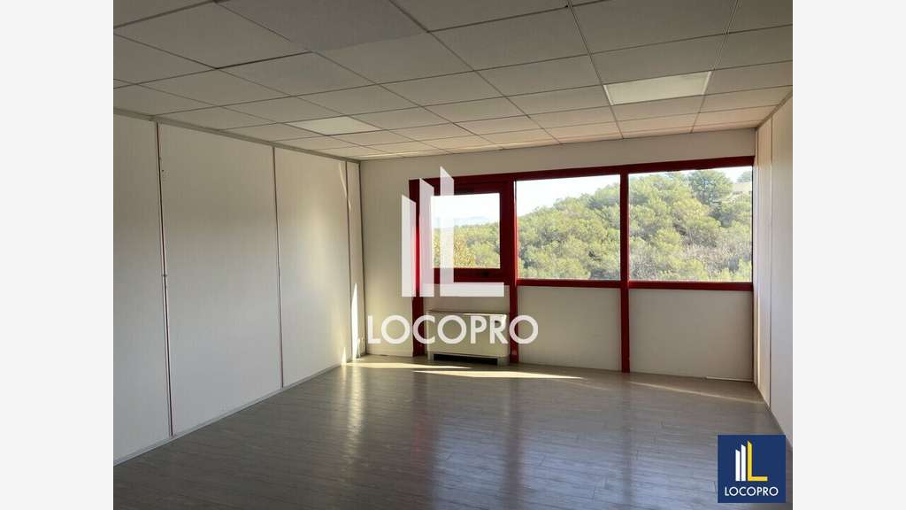 Bureaux lumineux de 426m² à louer à Vallauris