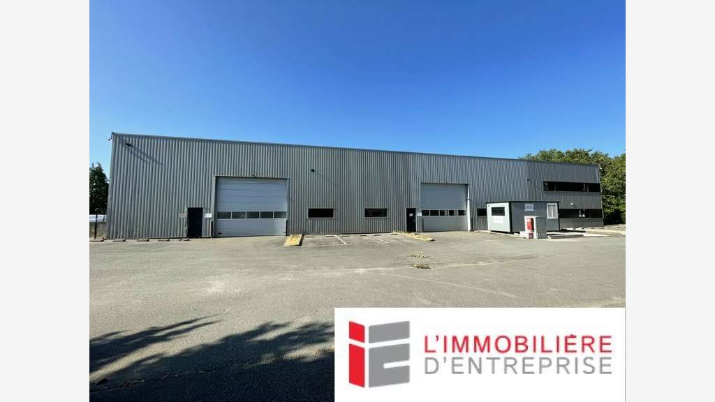 A louer bâtiment 1800m² sur 3817m² à Vannes Ouest