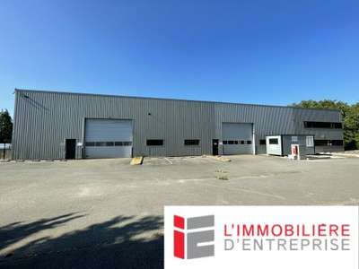 A louer bâtiment 1800m² sur 3817m² à Vannes Ouest