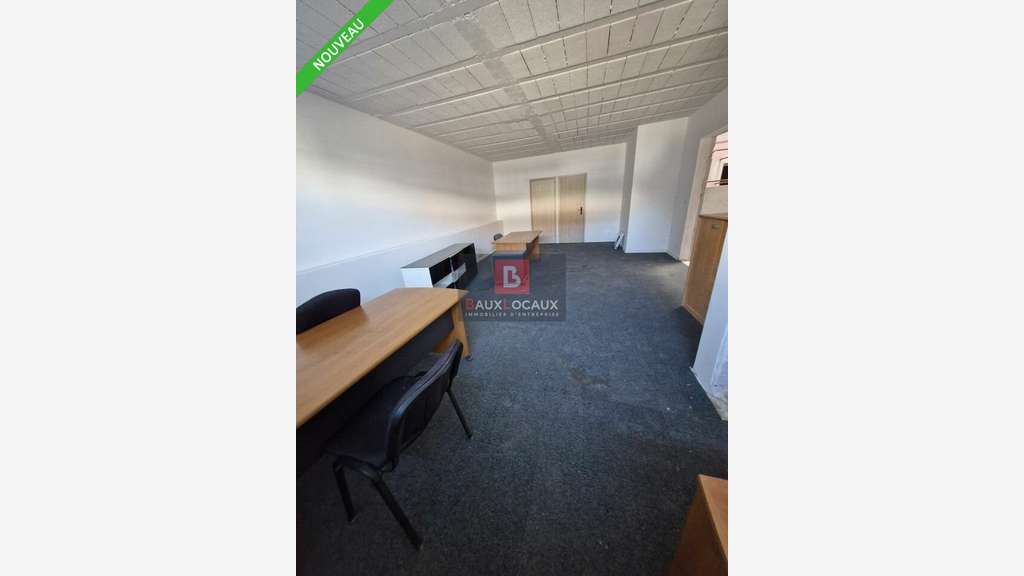 A louer local de 125 m² Venelles empl stratégique