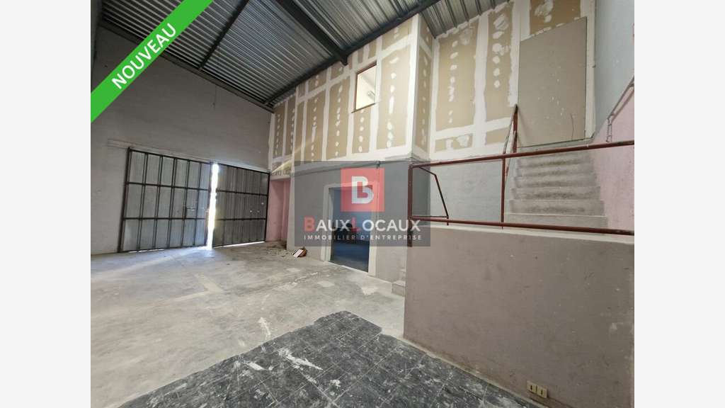 A louer local de 125 m² Venelles empl stratégique