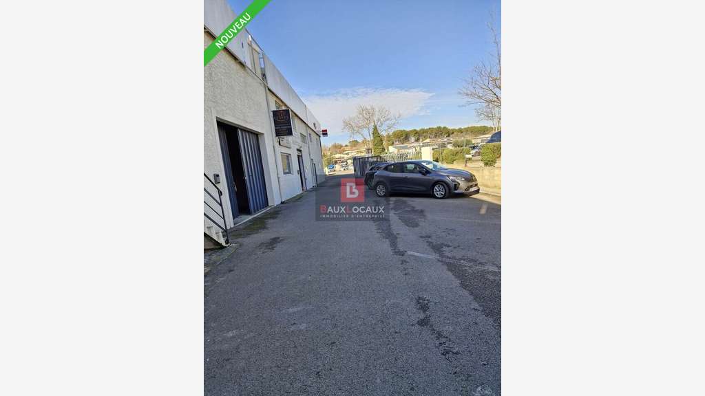 A louer local de 125 m² Venelles empl stratégique