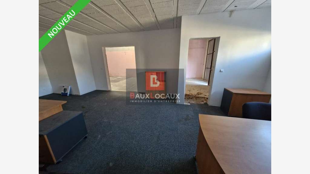 A louer local de 125 m² Venelles empl stratégique