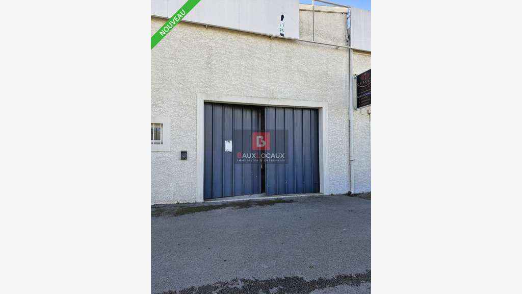 A louer local de 125 m² Venelles empl stratégique