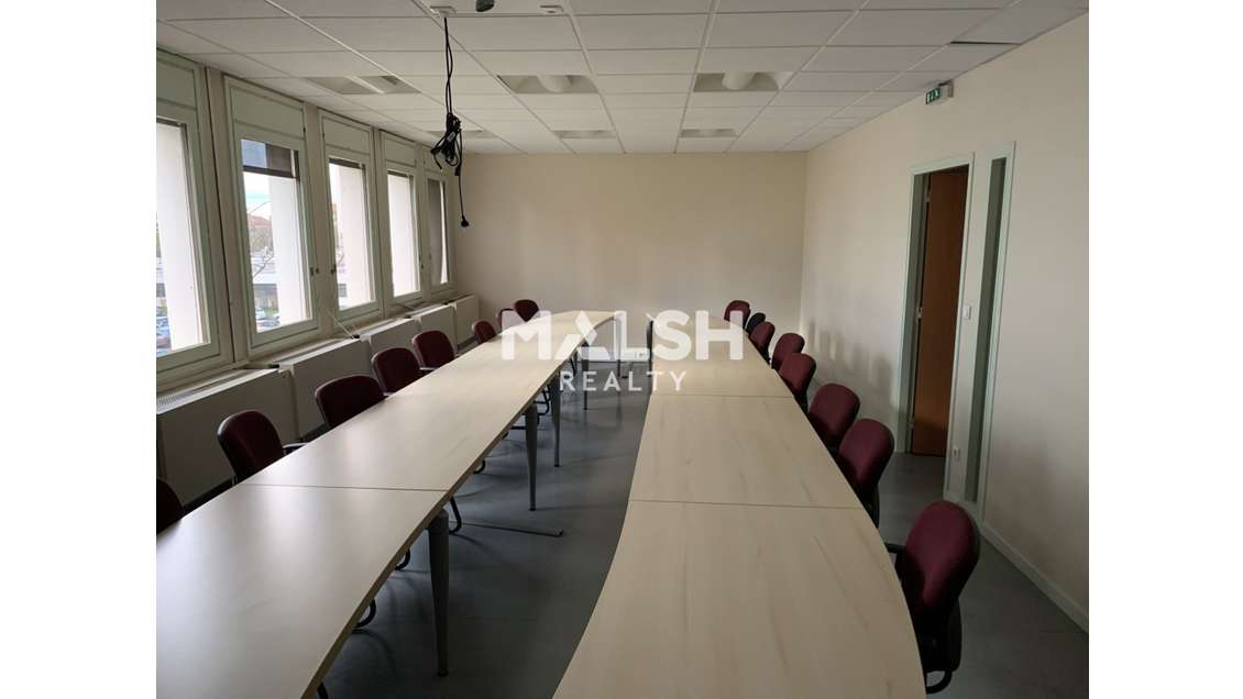 Loue bureaux de 1026m² divisibles à Villeurbanne