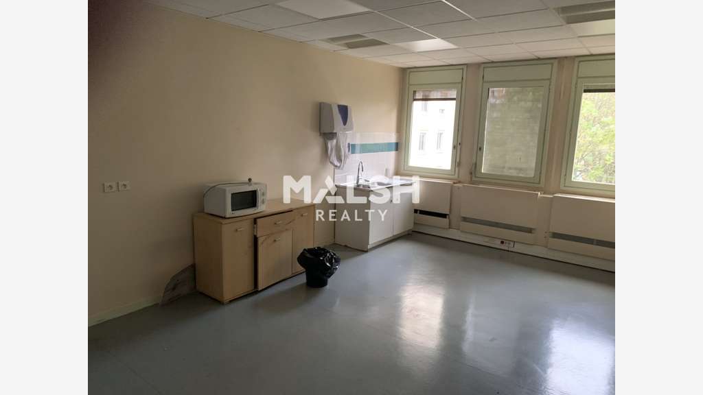 Loue bureaux de 1026m² divisibles à Villeurbanne