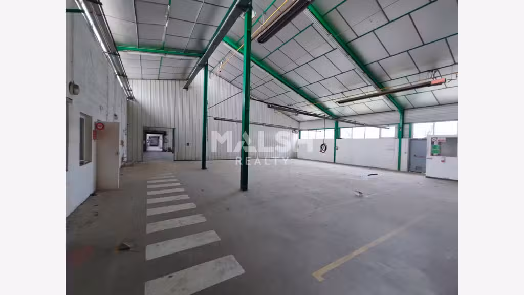 Locaux d'activités à vendre ou à louer à Mornant