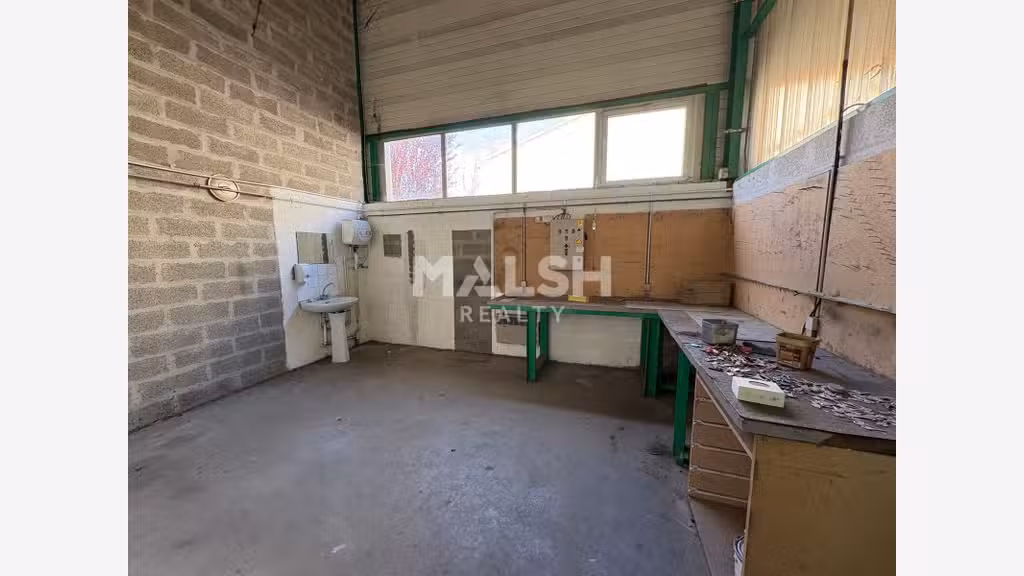 Locaux d'activités à vendre ou à louer à Mornant
