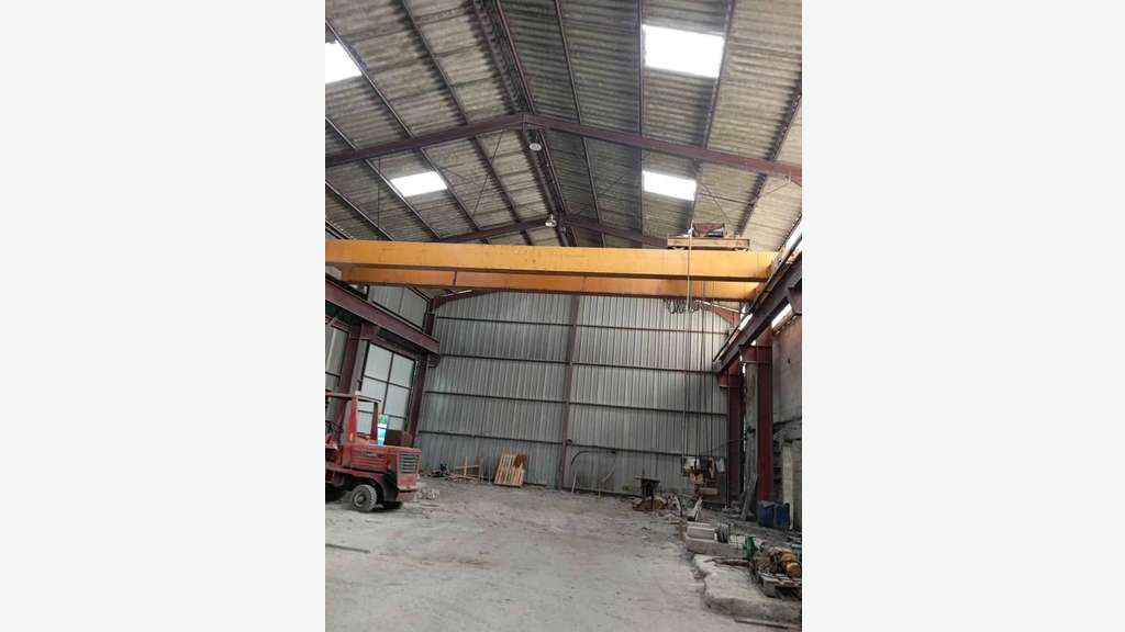A vendre local industriel 1100m² à Saint-Salvy