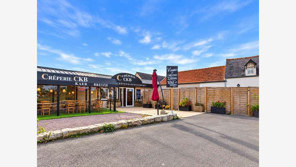 Local commercial rénové avec gîte à Plougasnou
