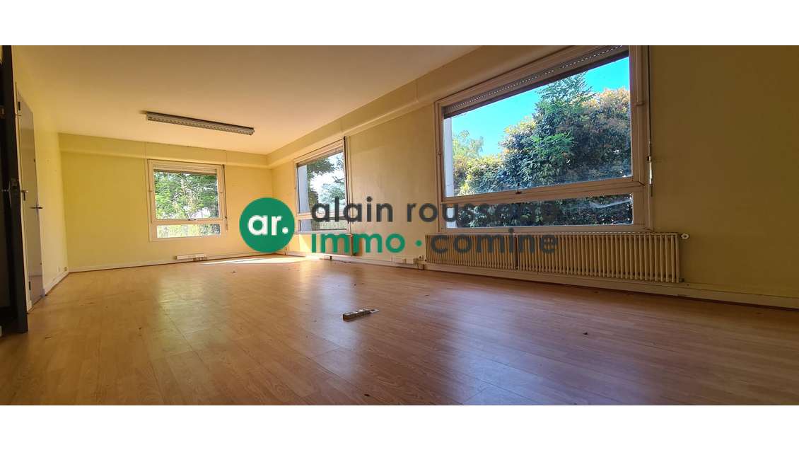 A vendre bureaux 640m² à Sainte-Gemmes-sur-Loire