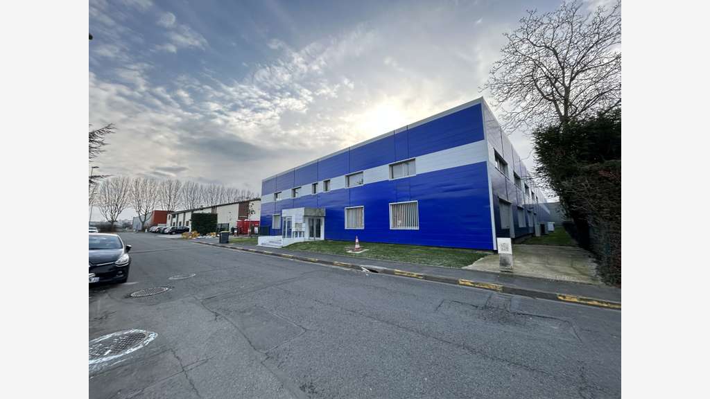 AV locaux d'activités partiellement loués Achères