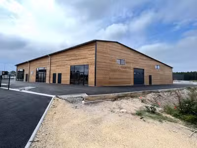 Vente bâtiment commercial loué.