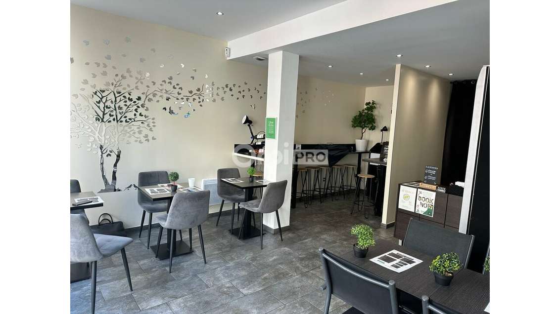 AV local commercial 50m² Nantes quartier dynamique