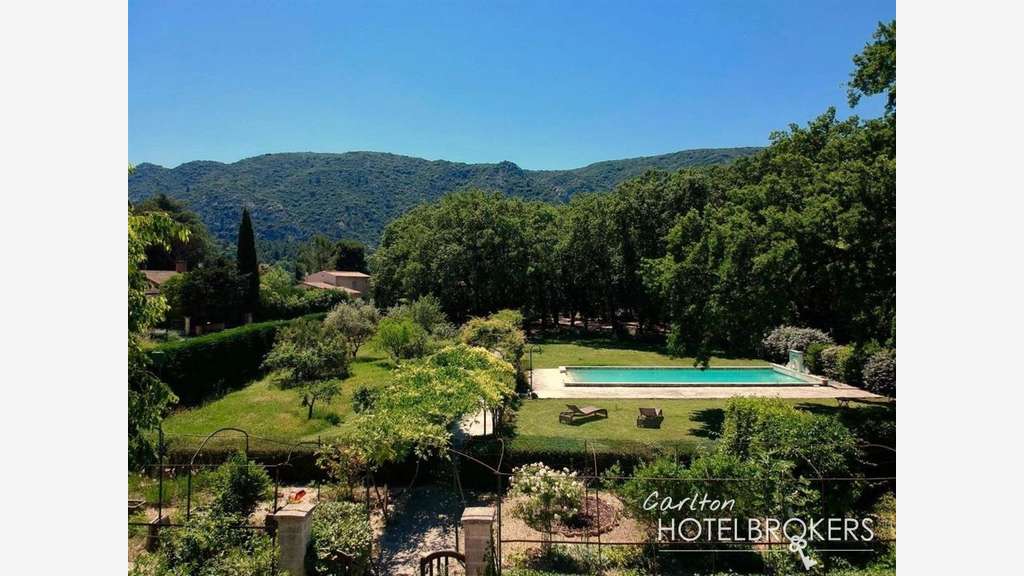 Vente Bastide Provençale + Hebergement insolite 84
