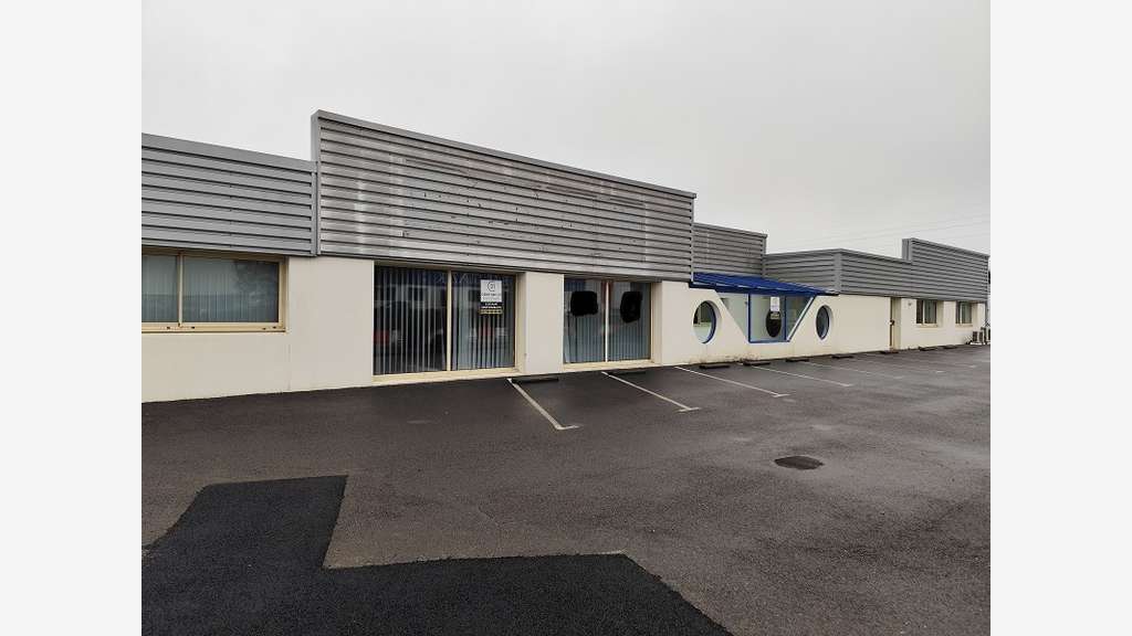 A vendre bâtiment 1200m² Quimper accès RN165