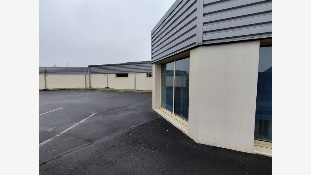 A vendre bâtiment 1200m² Quimper accès RN165
