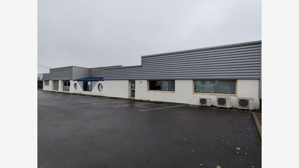 A vendre bâtiment 1200m² Quimper accès RN165