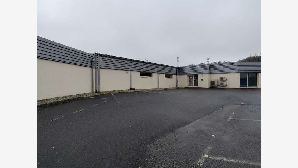 A vendre bâtiment 1200m² Quimper accès RN165