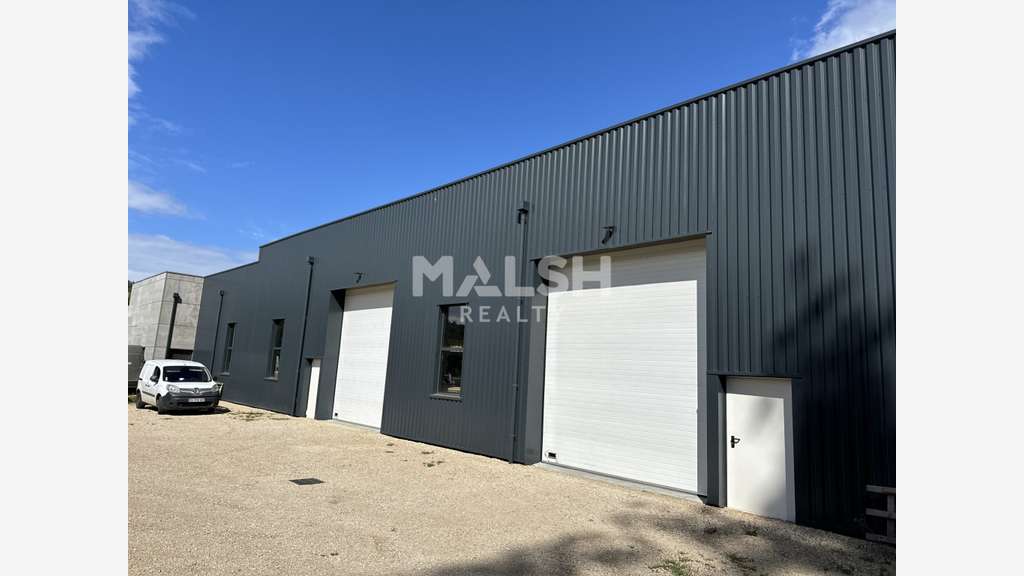 AV magnifique bâtiment 1150m² St-Clair-de-la-Tour