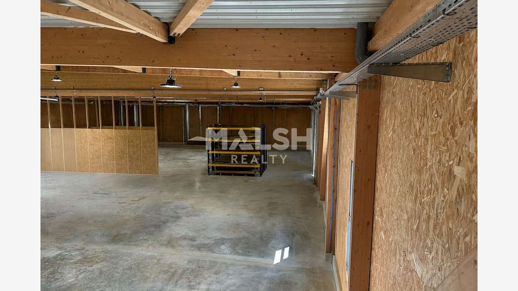 AV magnifique bâtiment 1150m² St-Clair-de-la-Tour