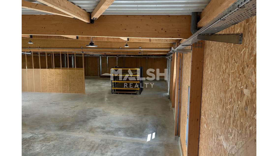 AV magnifique bâtiment 1150m² St-Clair-de-la-Tour