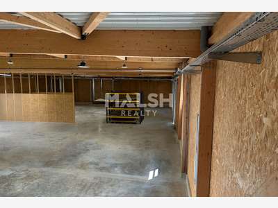 AV magnifique bâtiment 1150m² St-Clair-de-la-Tour