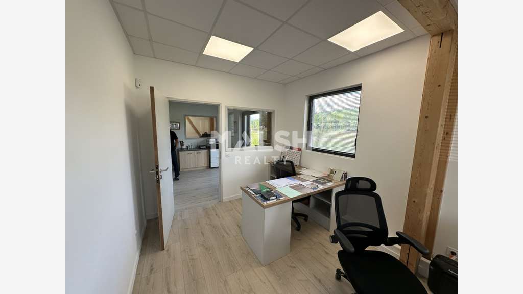 AV magnifique bâtiment 1150m² St-Clair-de-la-Tour
