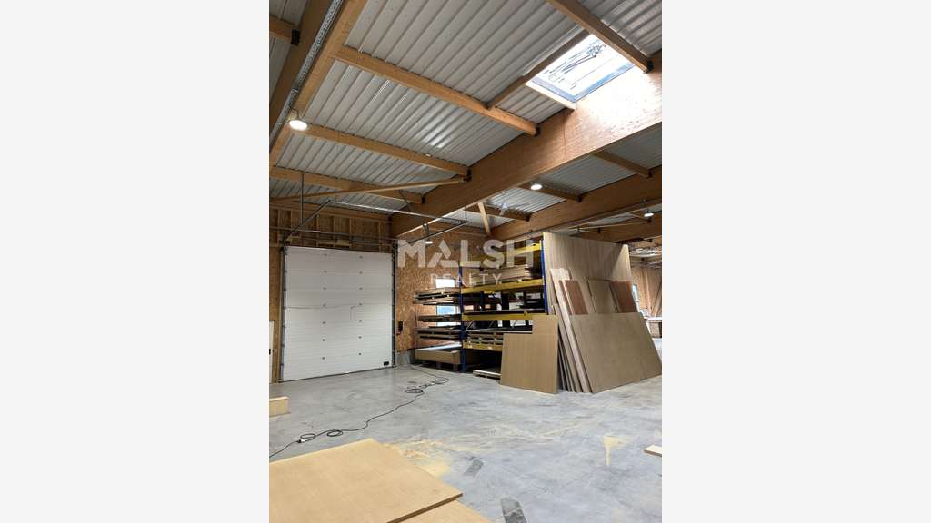 AV magnifique bâtiment 1150m² St-Clair-de-la-Tour