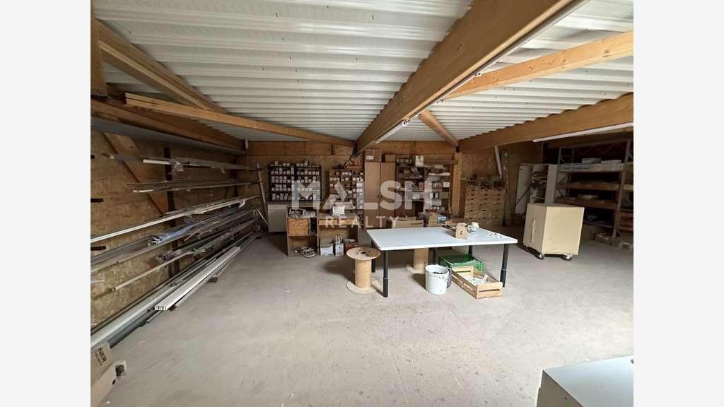 AV magnifique bâtiment 1150m² St-Clair-de-la-Tour