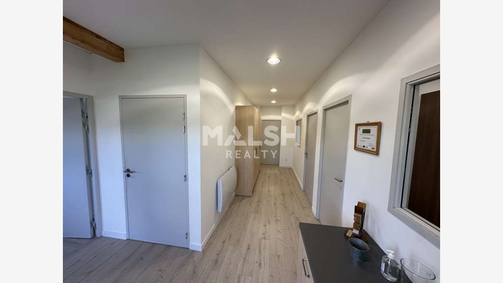 AV magnifique bâtiment 1150m² St-Clair-de-la-Tour