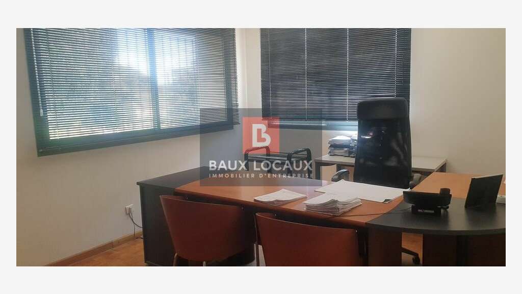 Vend bâtiment artisanal et agricole 662m² Aubignan