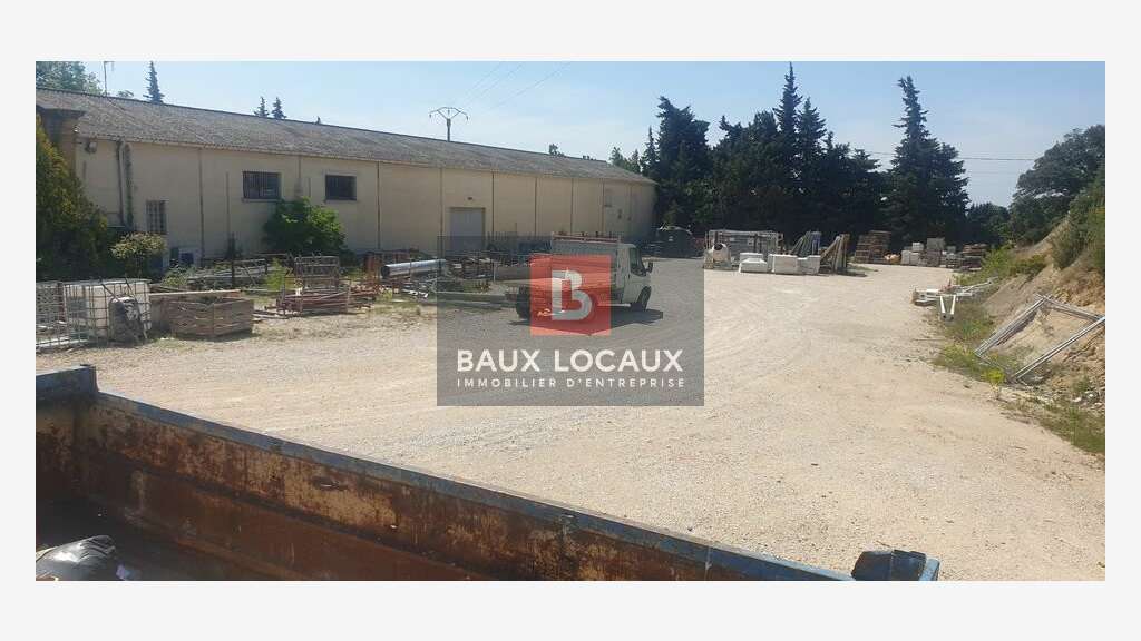 Vend bâtiment artisanal et agricole 662m² Aubignan