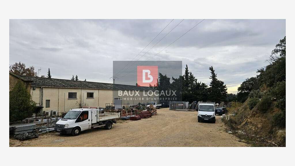 Vend bâtiment artisanal et agricole 662m² Aubignan