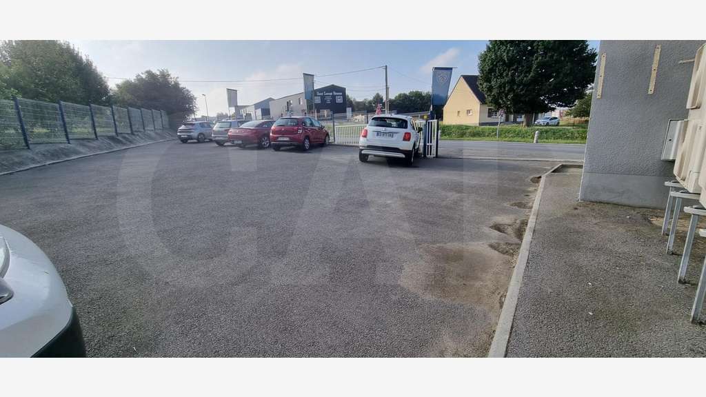 Vente local 759m² empl premium Bréal-sous-Montfort