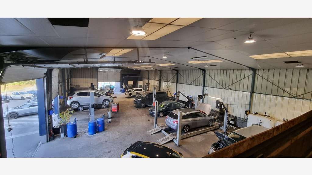 Vente local 759m² empl premium Bréal-sous-Montfort