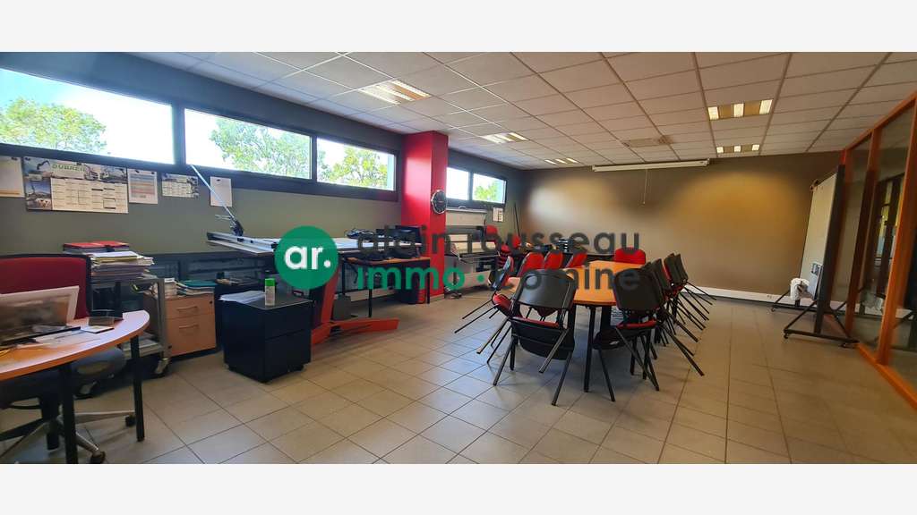 Vente superbe local d' activité 2300m² à Angers