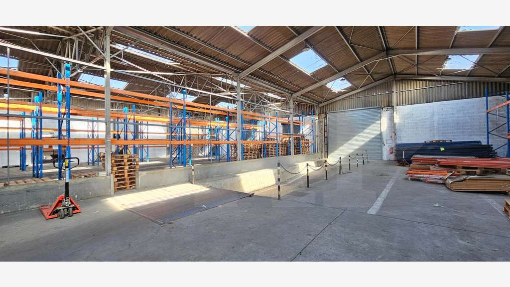 Vente bâtiment 3300m² Rennes ZI route de Lorient