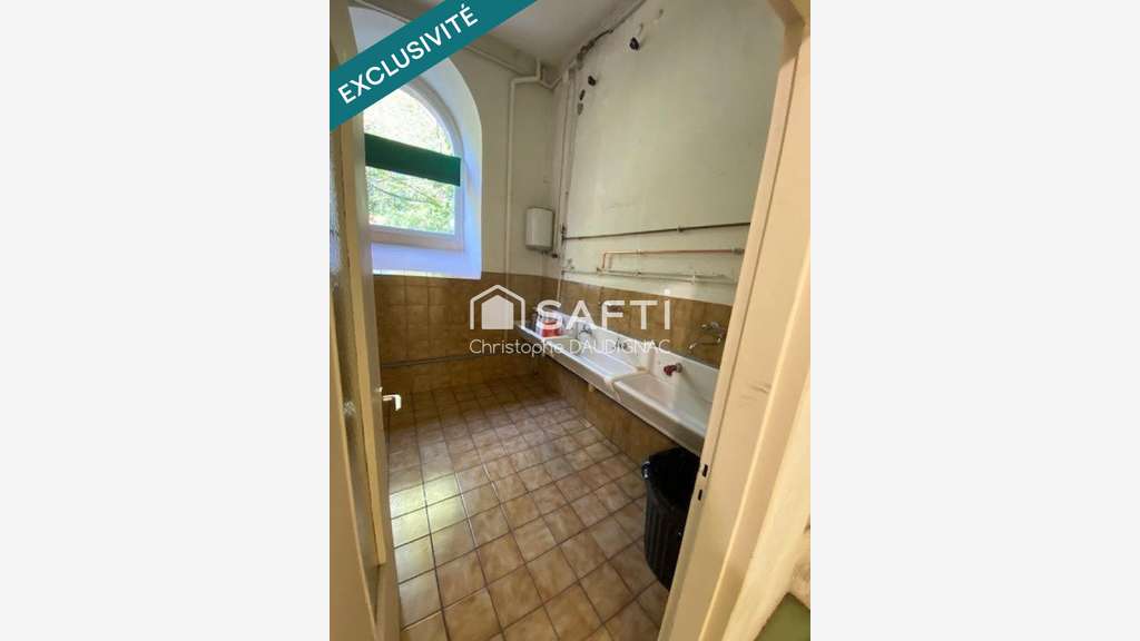 Exceptionnel grand bâtiment 1300m² à Bitschwiller