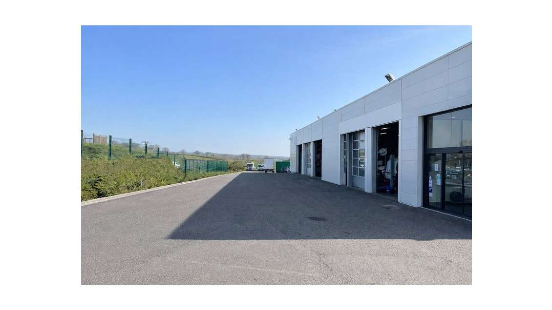 Bâtiment industriel à vendre Saint Germain Laval