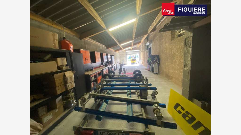 AV bâtiment indépendant 382m² Zone du Tubé Istres