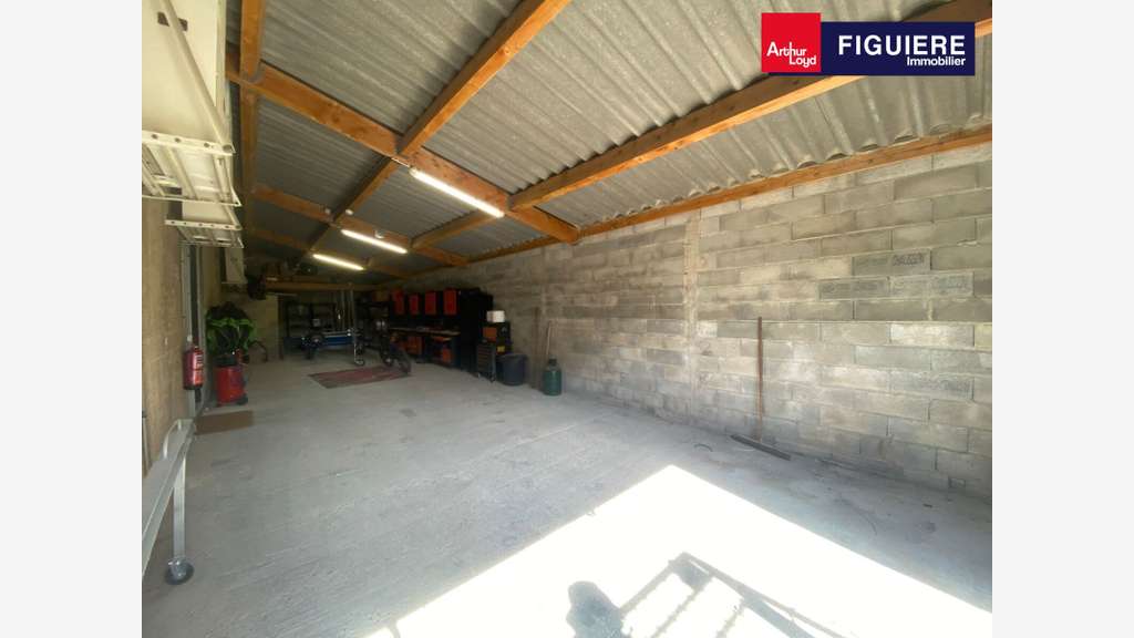 AV bâtiment indépendant 382m² Zone du Tubé Istres